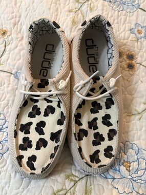 Hey Dude Women's Cream Leopard Print Flats 41